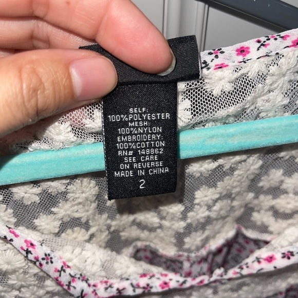 Torrid plus size sheer Ditsy floral print blouse size 2X - Picture 7 of 7